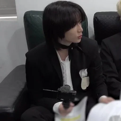 静か ; Beomgyu ` . 28