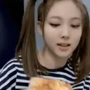  idols comendo/bebendo  21