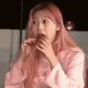  idols comendo/bebendo  29