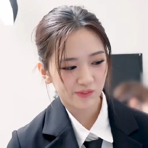 Yujin / IVE 5