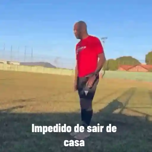 Impedido de sair de casa